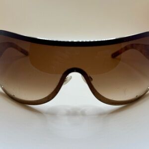 CHANEL Elegant Brown Sunglasses